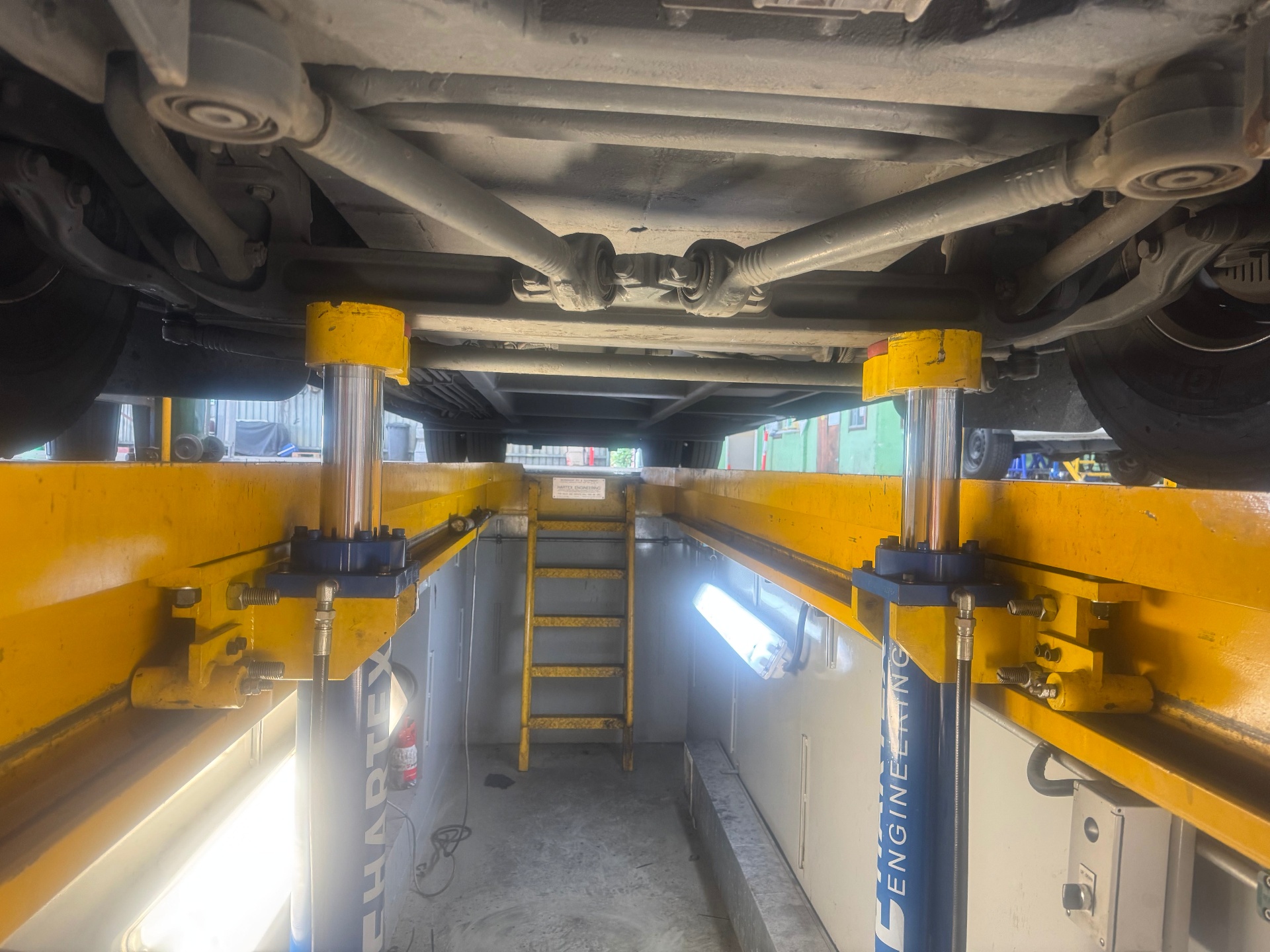 Hartex Engineering in-ground hydraulic lift